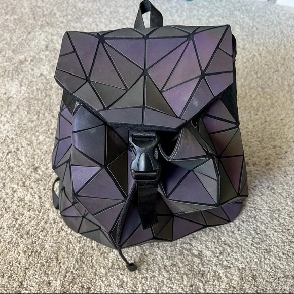 BESUURAN Geometric Luminous Holographic Reflective Backpack - Picture 2 of 13